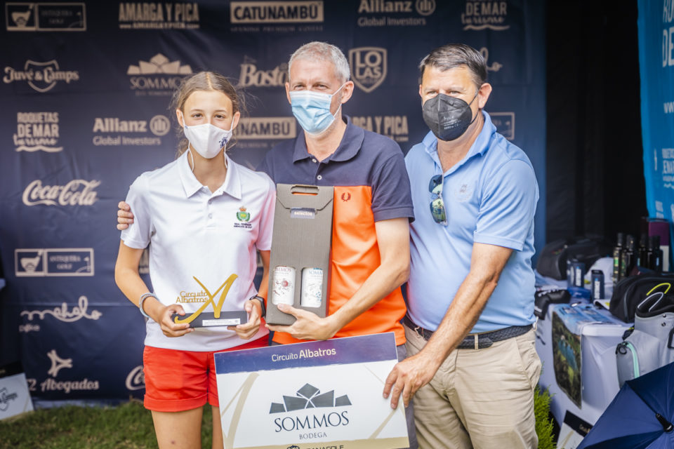 José Manuel Berenguel, Hans Pieren y Sandra Rodríguez, campeones de la prueba del Circuito de Golf Albatros celebrada en Roquetas de Mar